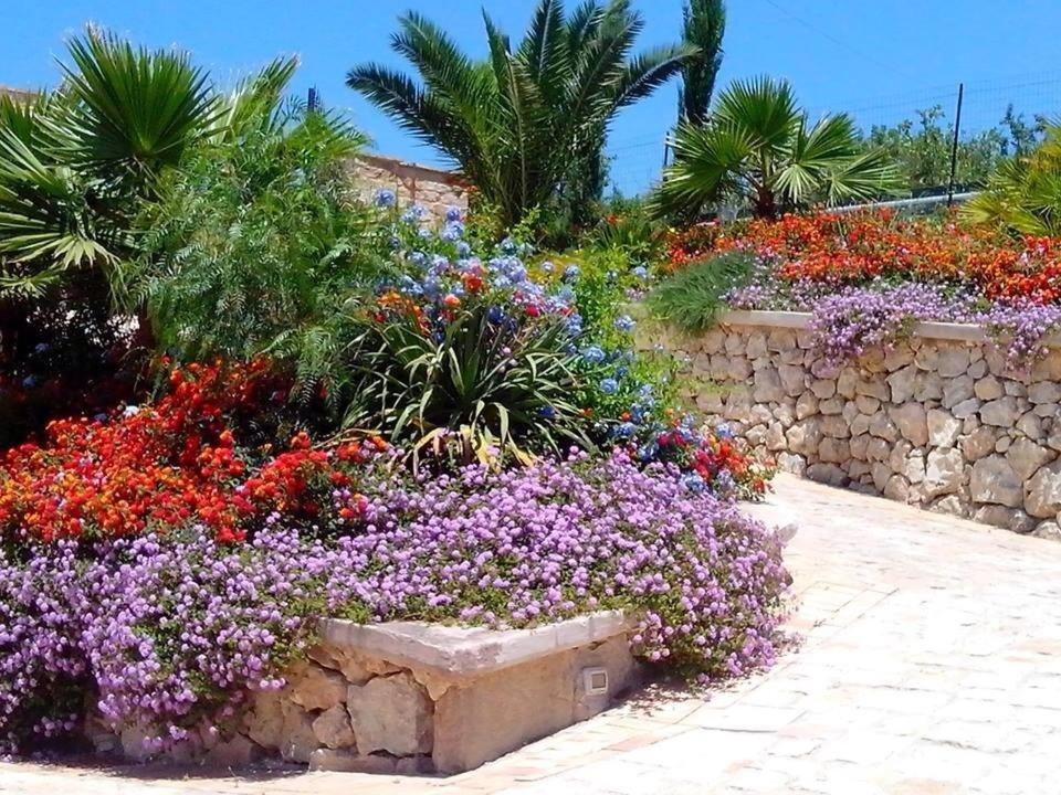 La Locanda Dei Fiori Bompensiere Exterior foto